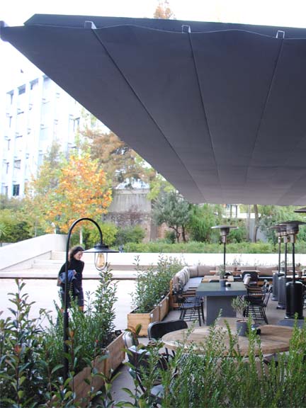 Οροφή και περιμετρική κάλυψη υπαίθριου χώρου στο Rey Pablo Μαρούσι