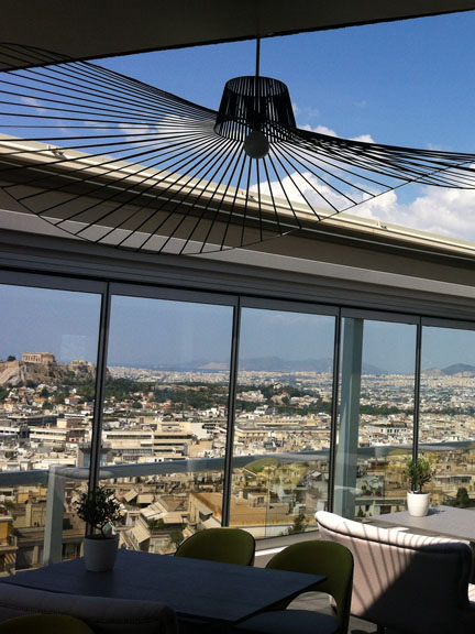 Ανοιγόμενη οροφή και περιμετρική κάλυψη υπαίθριου χώρου στο εστιατόριο St George Lycabettus